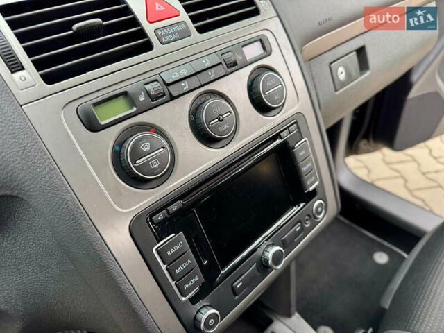 Черный Фольксваген Туран, объемом двигателя 1.4 л и пробегом 190 тыс. км за 7200 $, фото 26 на Automoto.ua