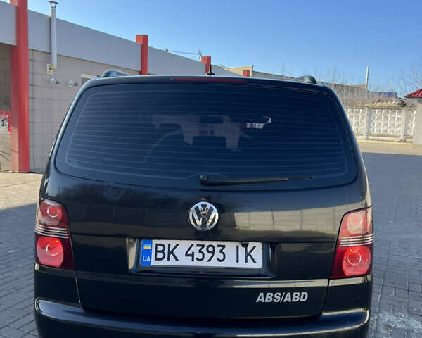 Черный Фольксваген Туран, объемом двигателя 1.9 л и пробегом 353 тыс. км за 6699 $, фото 10 на Automoto.ua
