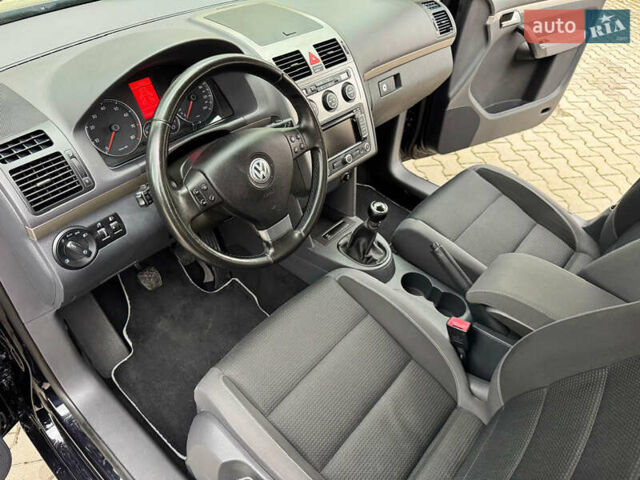 Черный Фольксваген Туран, объемом двигателя 1.4 л и пробегом 190 тыс. км за 7200 $, фото 22 на Automoto.ua