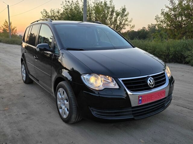 Черный Фольксваген Туран, объемом двигателя 1.4 л и пробегом 200 тыс. км за 6900 $, фото 19 на Automoto.ua