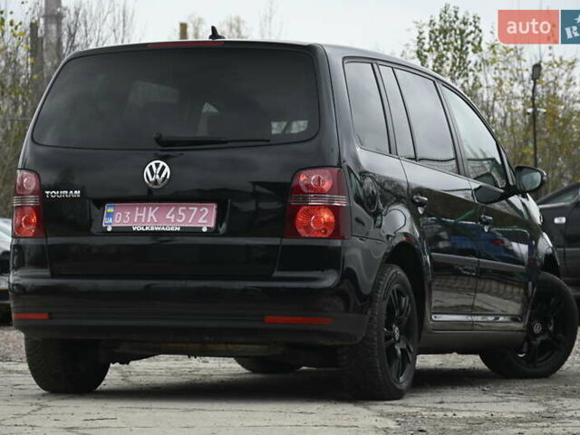 Черный Фольксваген Туран, объемом двигателя 1.6 л и пробегом 152 тыс. км за 7600 $, фото 11 на Automoto.ua