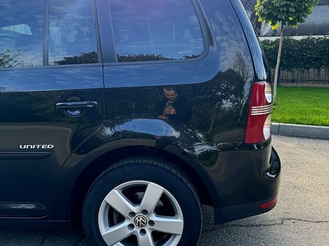 Черный Фольксваген Туран, объемом двигателя 1.6 л и пробегом 224 тыс. км за 8550 $, фото 6 на Automoto.ua