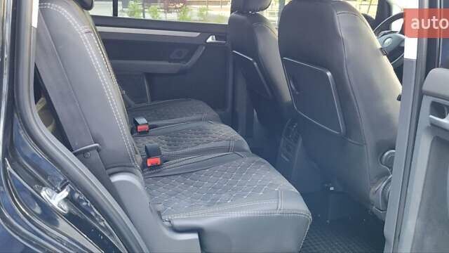 Черный Фольксваген Туран, объемом двигателя 1.97 л и пробегом 248 тыс. км за 8300 $, фото 11 на Automoto.ua