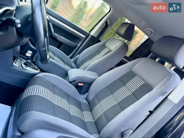 Чорний Фольксваген Туран, об'ємом двигуна 2 л та пробігом 292 тис. км за 8850 $, фото 59 на Automoto.ua