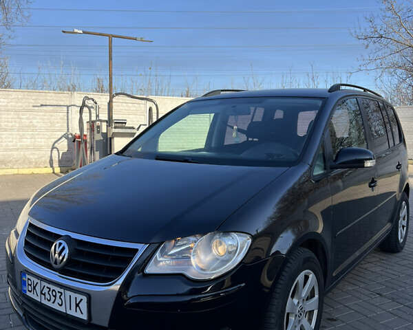 Черный Фольксваген Туран, объемом двигателя 1.9 л и пробегом 353 тыс. км за 6699 $, фото 20 на Automoto.ua