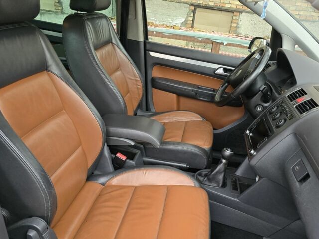 Чорний Фольксваген Туран, об'ємом двигуна 1.9 л та пробігом 200 тис. км за 3400 $, фото 6 на Automoto.ua