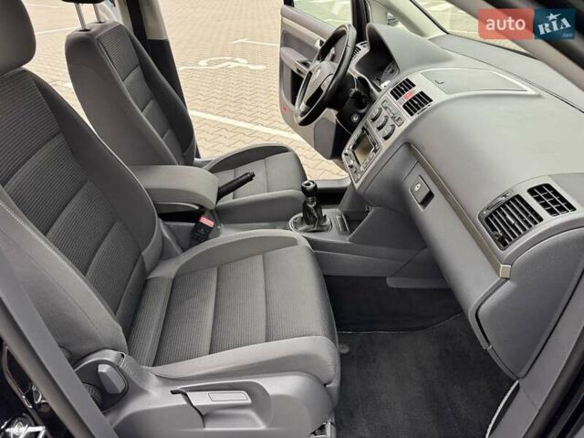 Чорний Фольксваген Туран, об'ємом двигуна 1.4 л та пробігом 190 тис. км за 6950 $, фото 26 на Automoto.ua