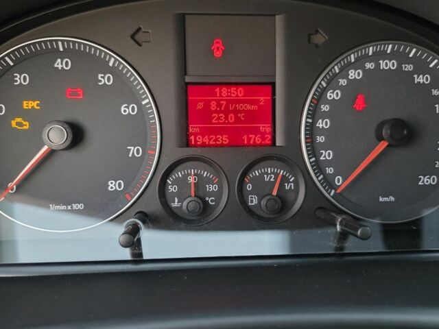 Черный Фольксваген Туран, объемом двигателя 1.4 л и пробегом 200 тыс. км за 6900 $, фото 14 на Automoto.ua