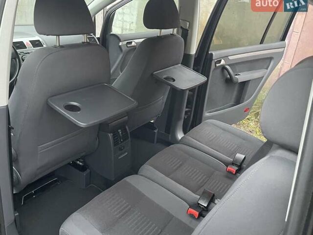 Черный Фольксваген Туран, объемом двигателя 1.4 л и пробегом 194 тыс. км за 6555 $, фото 116 на Automoto.ua