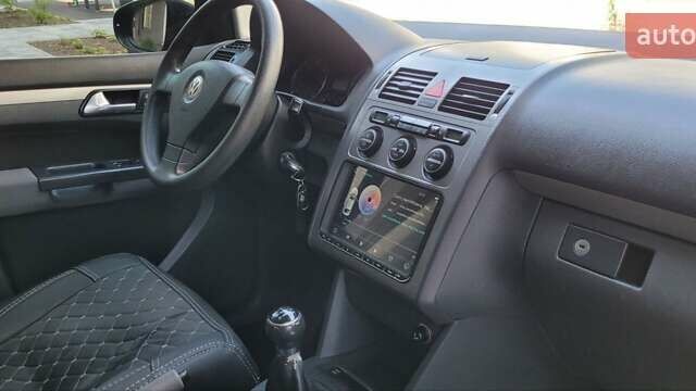 Черный Фольксваген Туран, объемом двигателя 1.97 л и пробегом 248 тыс. км за 8300 $, фото 18 на Automoto.ua