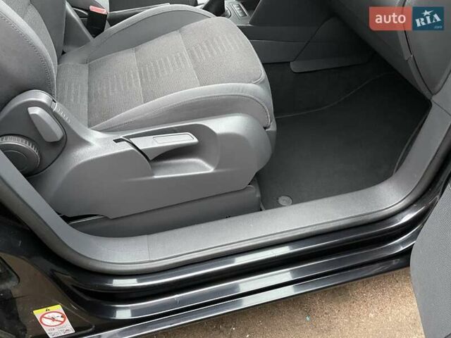 Черный Фольксваген Туран, объемом двигателя 1.4 л и пробегом 194 тыс. км за 6555 $, фото 210 на Automoto.ua