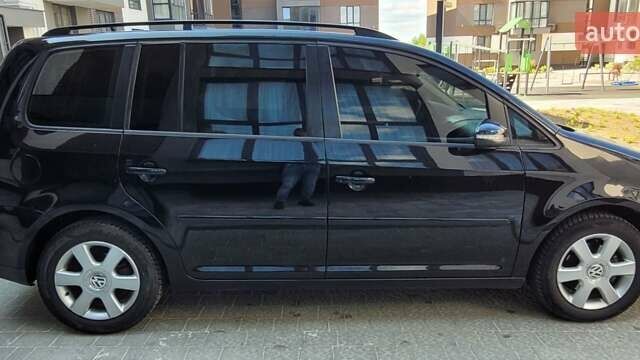 Черный Фольксваген Туран, объемом двигателя 1.97 л и пробегом 248 тыс. км за 8300 $, фото 6 на Automoto.ua