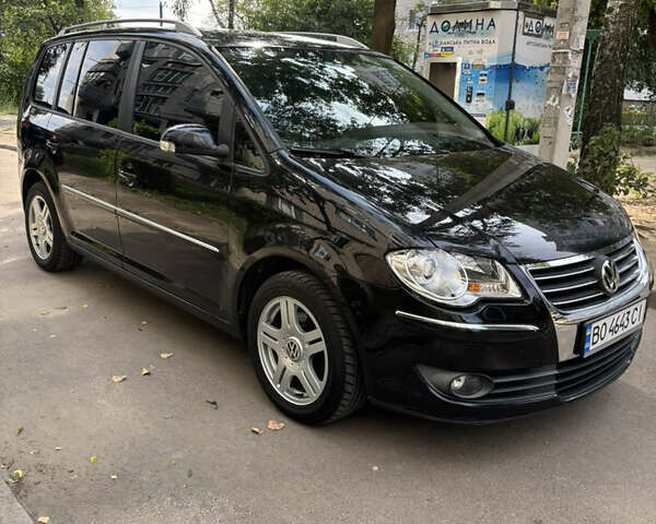 Черный Фольксваген Туран, объемом двигателя 1.39 л и пробегом 167 тыс. км за 7900 $, фото 1 на Automoto.ua