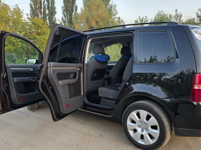 Черный Фольксваген Туран, объемом двигателя 1.4 л и пробегом 200 тыс. км за 6900 $, фото 9 на Automoto.ua