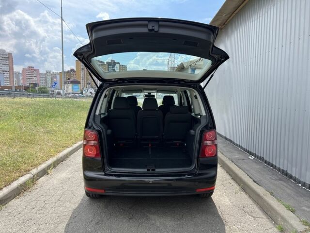 Черный Фольксваген Туран, объемом двигателя 1.4 л и пробегом 203 тыс. км за 6550 $, фото 8 на Automoto.ua