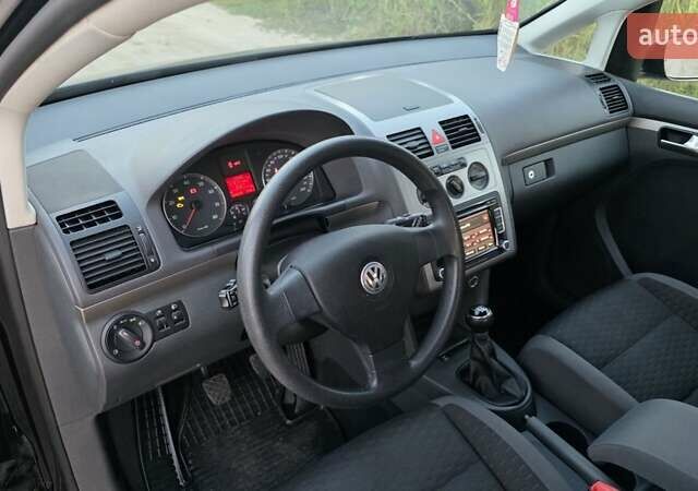 Черный Фольксваген Туран, объемом двигателя 1.4 л и пробегом 194 тыс. км за 7600 $, фото 20 на Automoto.ua