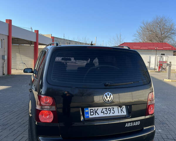 Черный Фольксваген Туран, объемом двигателя 1.9 л и пробегом 353 тыс. км за 6699 $, фото 9 на Automoto.ua