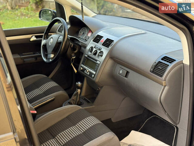 Чорний Фольксваген Туран, об'ємом двигуна 1.4 л та пробігом 148 тис. км за 5999 $, фото 63 на Automoto.ua