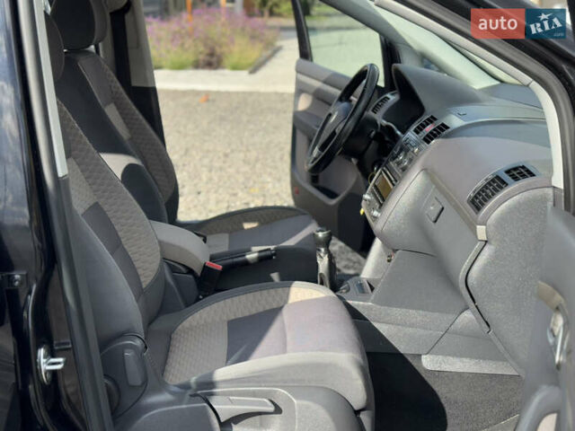 Чорний Фольксваген Туран, об'ємом двигуна 1.4 л та пробігом 220 тис. км за 8350 $, фото 31 на Automoto.ua