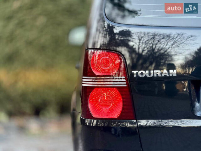 Чорний Фольксваген Туран, об'ємом двигуна 2 л та пробігом 292 тис. км за 8850 $, фото 30 на Automoto.ua
