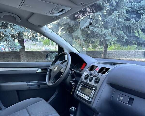 Чорний Фольксваген Туран, об'ємом двигуна 1.4 л та пробігом 172 тис. км за 6950 $, фото 4 на Automoto.ua