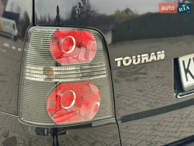 Чорний Фольксваген Туран, об'ємом двигуна 1.6 л та пробігом 147 тис. км за 8400 $, фото 17 на Automoto.ua