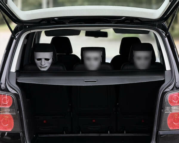 Чорний Фольксваген Туран, об'ємом двигуна 1.97 л та пробігом 279 тис. км за 8800 $, фото 48 на Automoto.ua