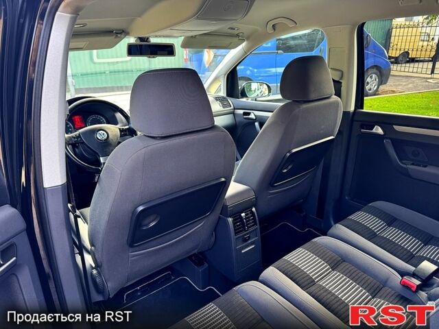 Черный Фольксваген Туран, объемом двигателя 1.6 л и пробегом 224 тыс. км за 8550 $, фото 8 на Automoto.ua