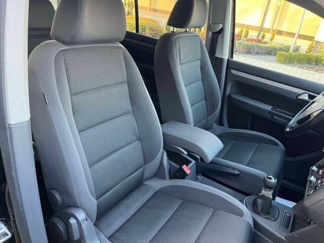 Черный Фольксваген Туран, объемом двигателя 1.6 л и пробегом 240 тыс. км за 8100 $, фото 16 на Automoto.ua