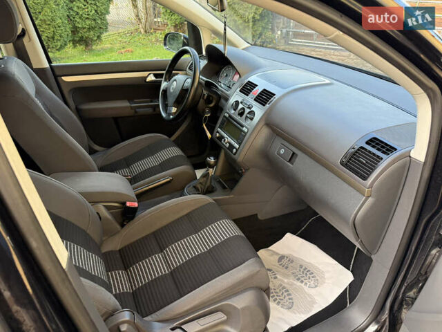 Чорний Фольксваген Туран, об'ємом двигуна 1.4 л та пробігом 148 тис. км за 5999 $, фото 60 на Automoto.ua