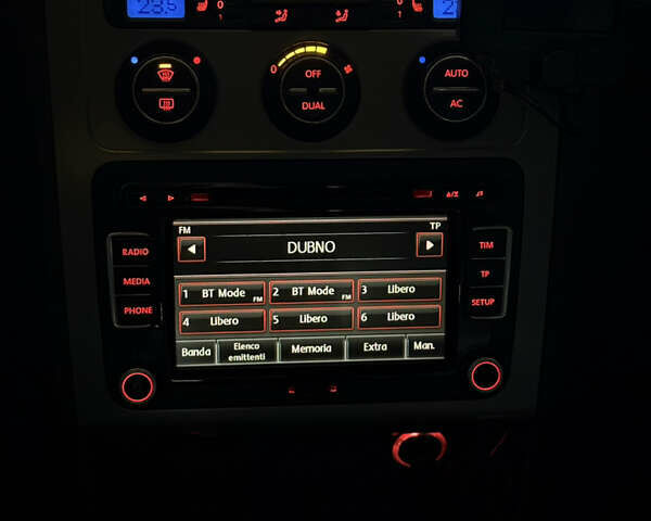 Чорний Фольксваген Туран, об'ємом двигуна 1.97 л та пробігом 279 тис. км за 8800 $, фото 8 на Automoto.ua