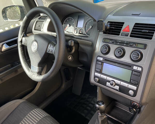 Чорний Фольксваген Туран, об'ємом двигуна 1.4 л та пробігом 270 тис. км за 6800 $, фото 27 на Automoto.ua