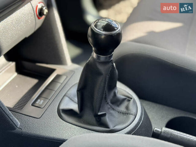 Чорний Фольксваген Туран, об'ємом двигуна 1.4 л та пробігом 220 тис. км за 8350 $, фото 39 на Automoto.ua