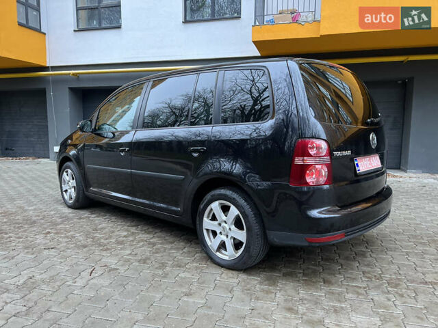 Черный Фольксваген Туран, объемом двигателя 1.6 л и пробегом 180 тыс. км за 8200 $, фото 13 на Automoto.ua