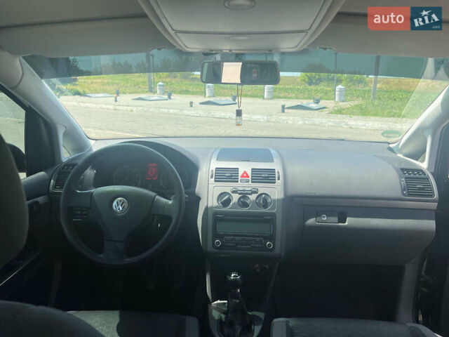 Чорний Фольксваген Туран, об'ємом двигуна 1.4 л та пробігом 186 тис. км за 8000 $, фото 4 на Automoto.ua