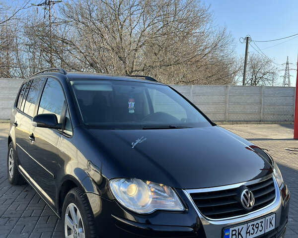 Черный Фольксваген Туран, объемом двигателя 1.9 л и пробегом 353 тыс. км за 6699 $, фото 15 на Automoto.ua