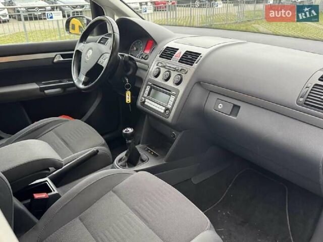 Черный Фольксваген Туран, объемом двигателя 1.4 л и пробегом 194 тыс. км за 6555 $, фото 229 на Automoto.ua