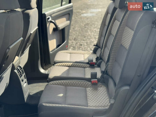 Чорний Фольксваген Туран, об'ємом двигуна 1.4 л та пробігом 220 тис. км за 8350 $, фото 27 на Automoto.ua