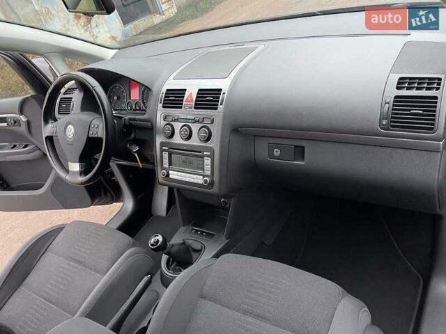 Черный Фольксваген Туран, объемом двигателя 1.4 л и пробегом 194 тыс. км за 6555 $, фото 204 на Automoto.ua