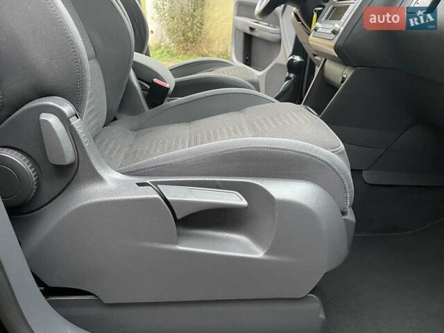 Черный Фольксваген Туран, объемом двигателя 1.4 л и пробегом 194 тыс. км за 6555 $, фото 211 на Automoto.ua