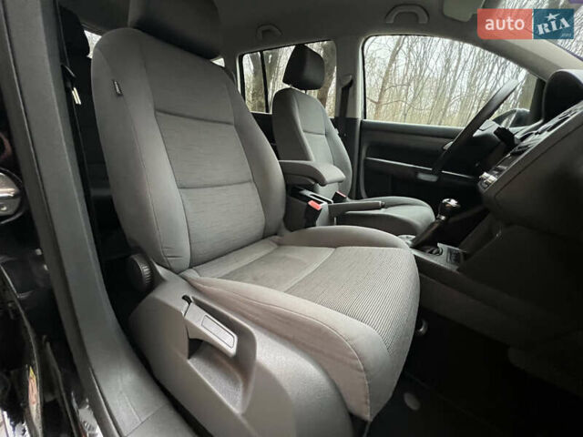 Черный Фольксваген Туран, объемом двигателя 1.6 л и пробегом 180 тыс. км за 8200 $, фото 43 на Automoto.ua