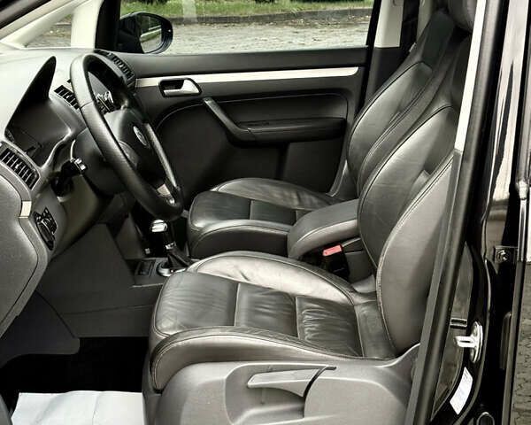 Чорний Фольксваген Туран, об'ємом двигуна 1.97 л та пробігом 279 тис. км за 8800 $, фото 20 на Automoto.ua