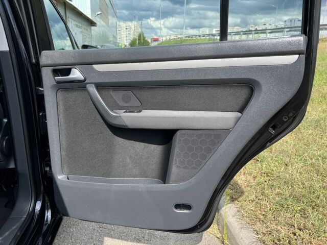 Черный Фольксваген Туран, объемом двигателя 1.4 л и пробегом 203 тыс. км за 6550 $, фото 17 на Automoto.ua