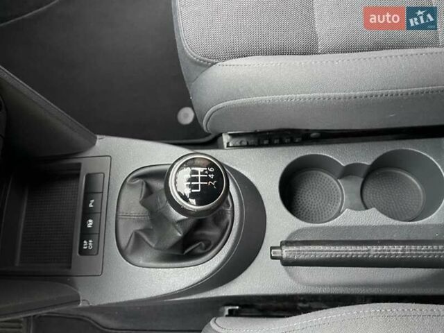 Черный Фольксваген Туран, объемом двигателя 1.4 л и пробегом 194 тыс. км за 6555 $, фото 65 на Automoto.ua