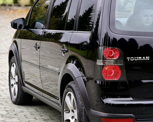 Чорний Фольксваген Туран, об'ємом двигуна 1.97 л та пробігом 279 тис. км за 8800 $, фото 61 на Automoto.ua