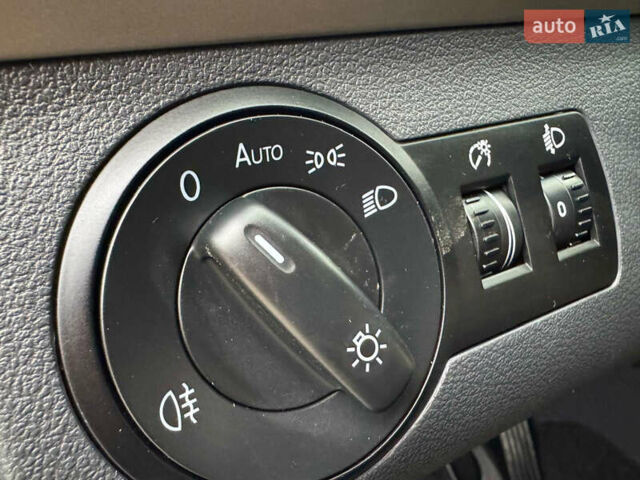 Черный Фольксваген Туран, объемом двигателя 1.4 л и пробегом 190 тыс. км за 7200 $, фото 28 на Automoto.ua