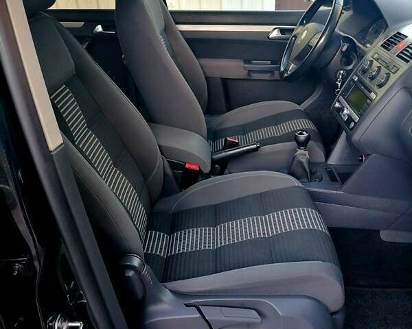 Черный Фольксваген Туран, объемом двигателя 1.4 л и пробегом 193 тыс. км за 6600 $, фото 7 на Automoto.ua