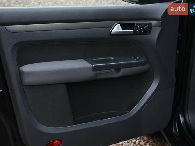 Черный Фольксваген Туран, объемом двигателя 1.6 л и пробегом 152 тыс. км за 7600 $, фото 12 на Automoto.ua