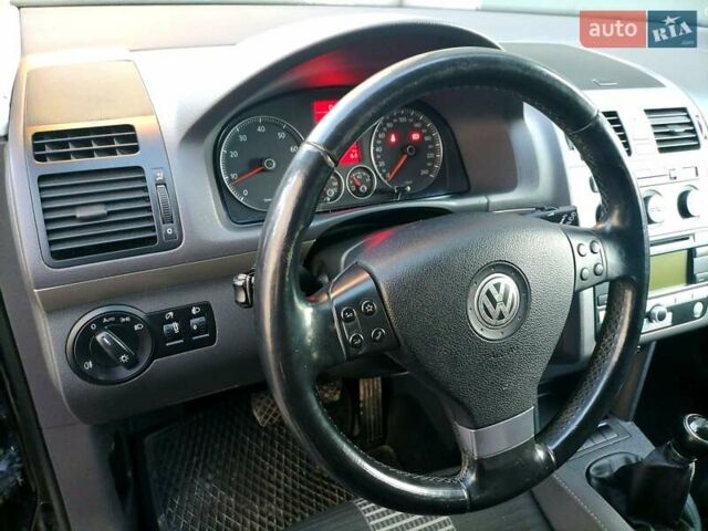 Черный Фольксваген Туран, объемом двигателя 1.4 л и пробегом 193 тыс. км за 6600 $, фото 12 на Automoto.ua