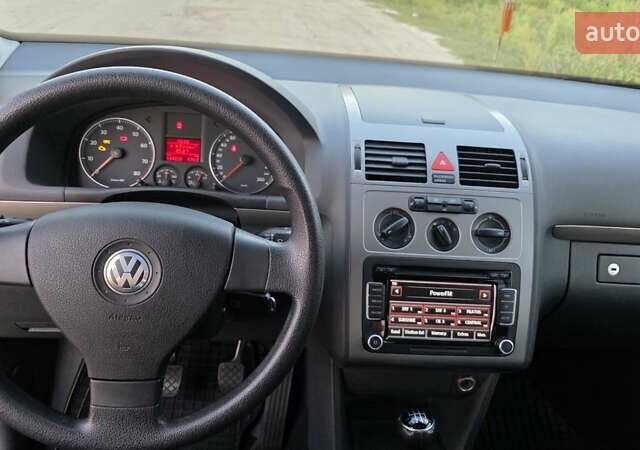 Черный Фольксваген Туран, объемом двигателя 1.4 л и пробегом 194 тыс. км за 7600 $, фото 18 на Automoto.ua